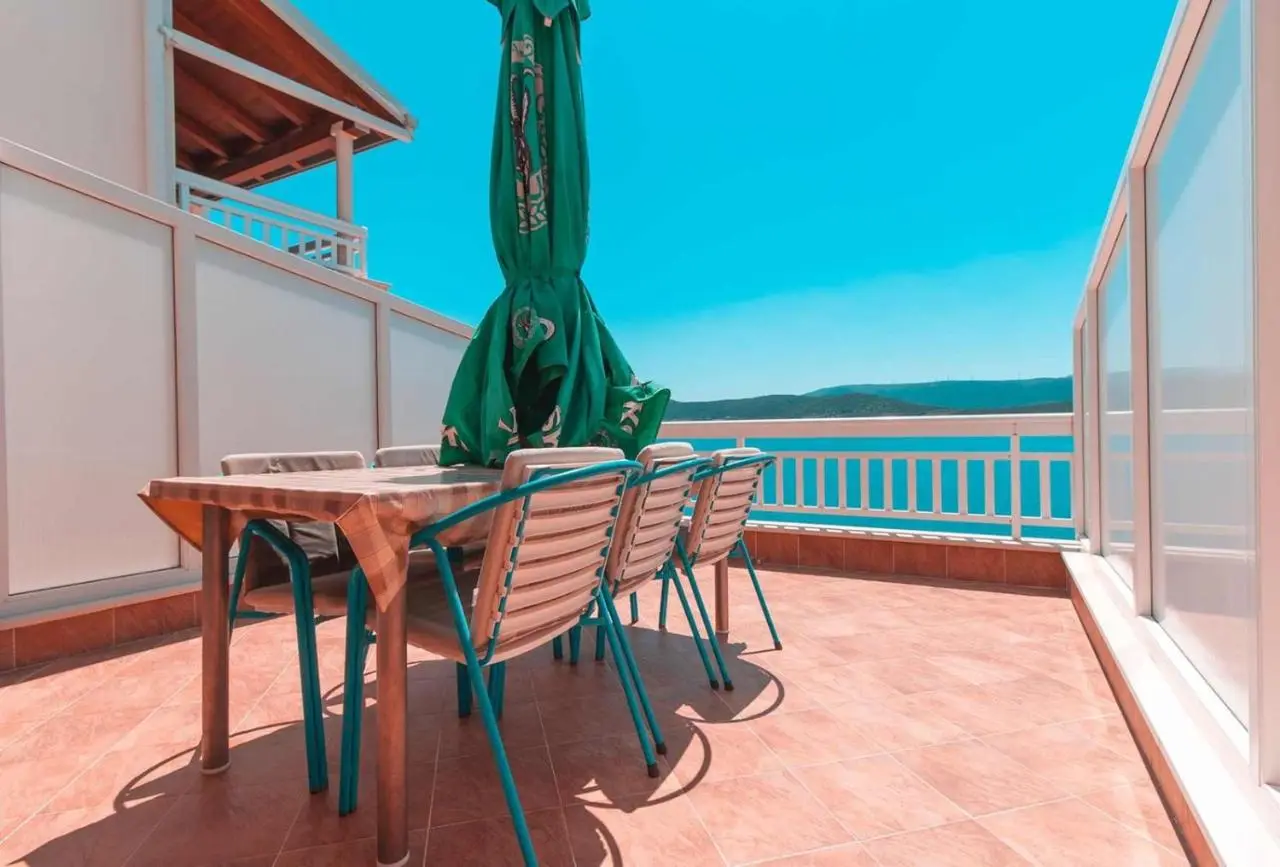 Villa Raguž sa Privatnom plažom i Garažom