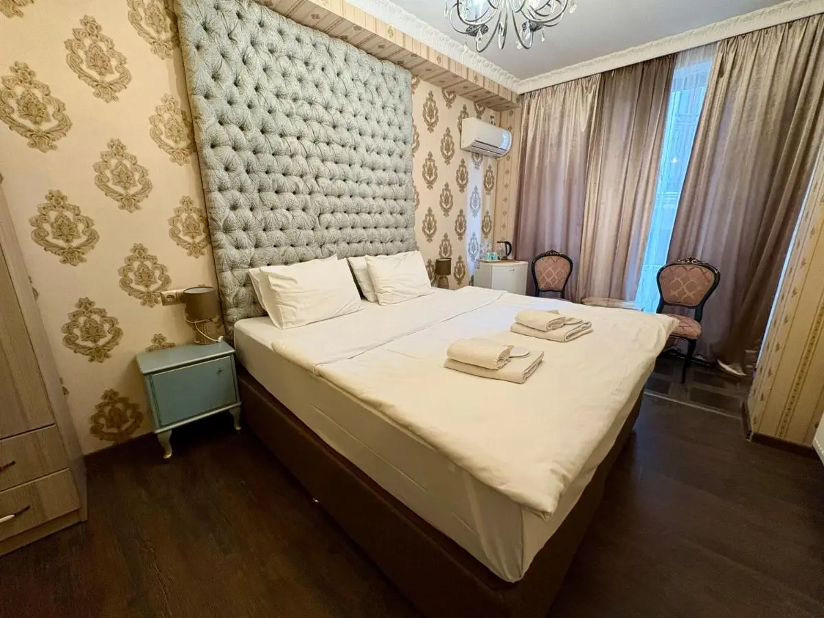 34 Silver Rooms