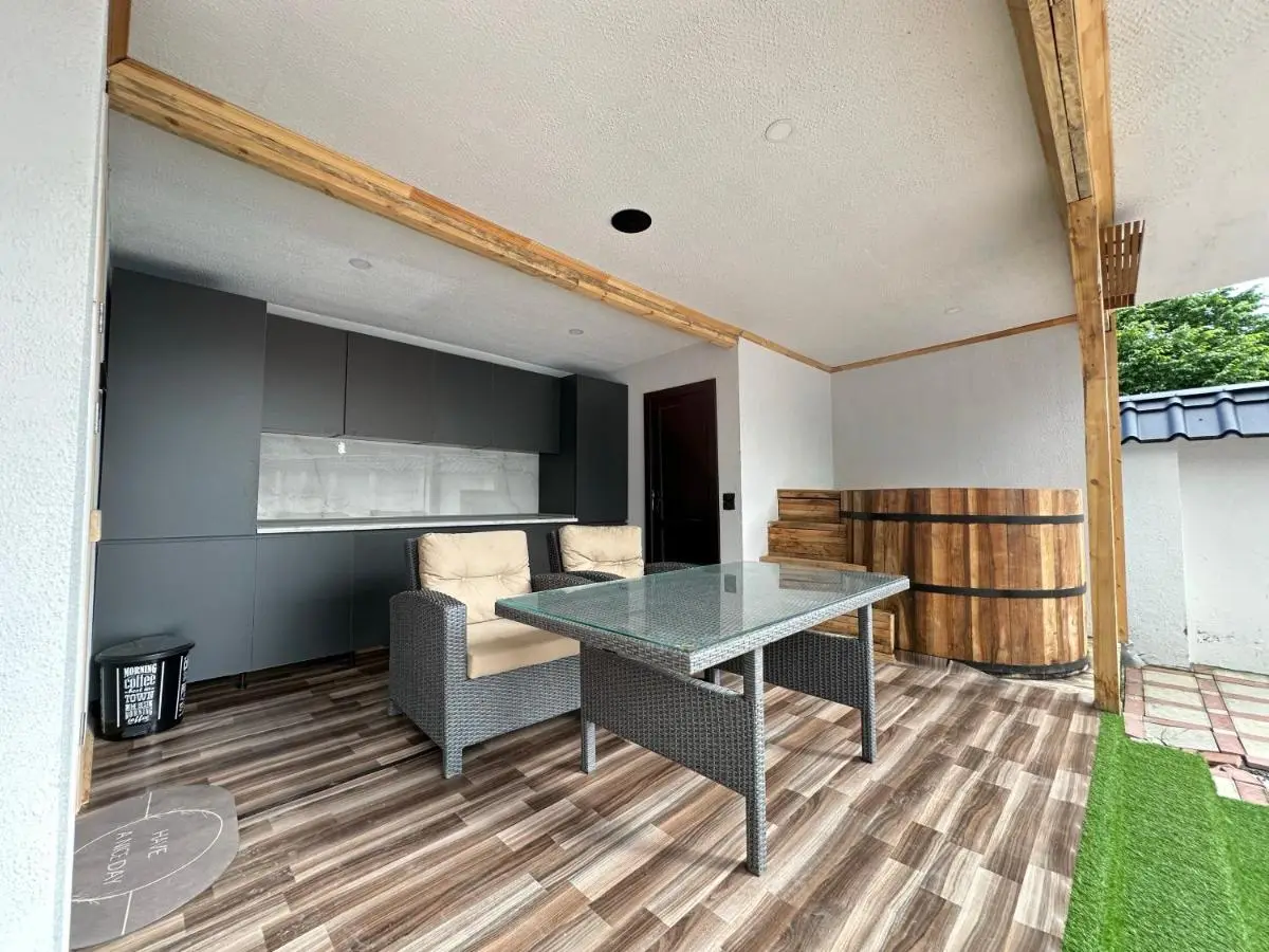 Qafqaz Suite Wood Stack