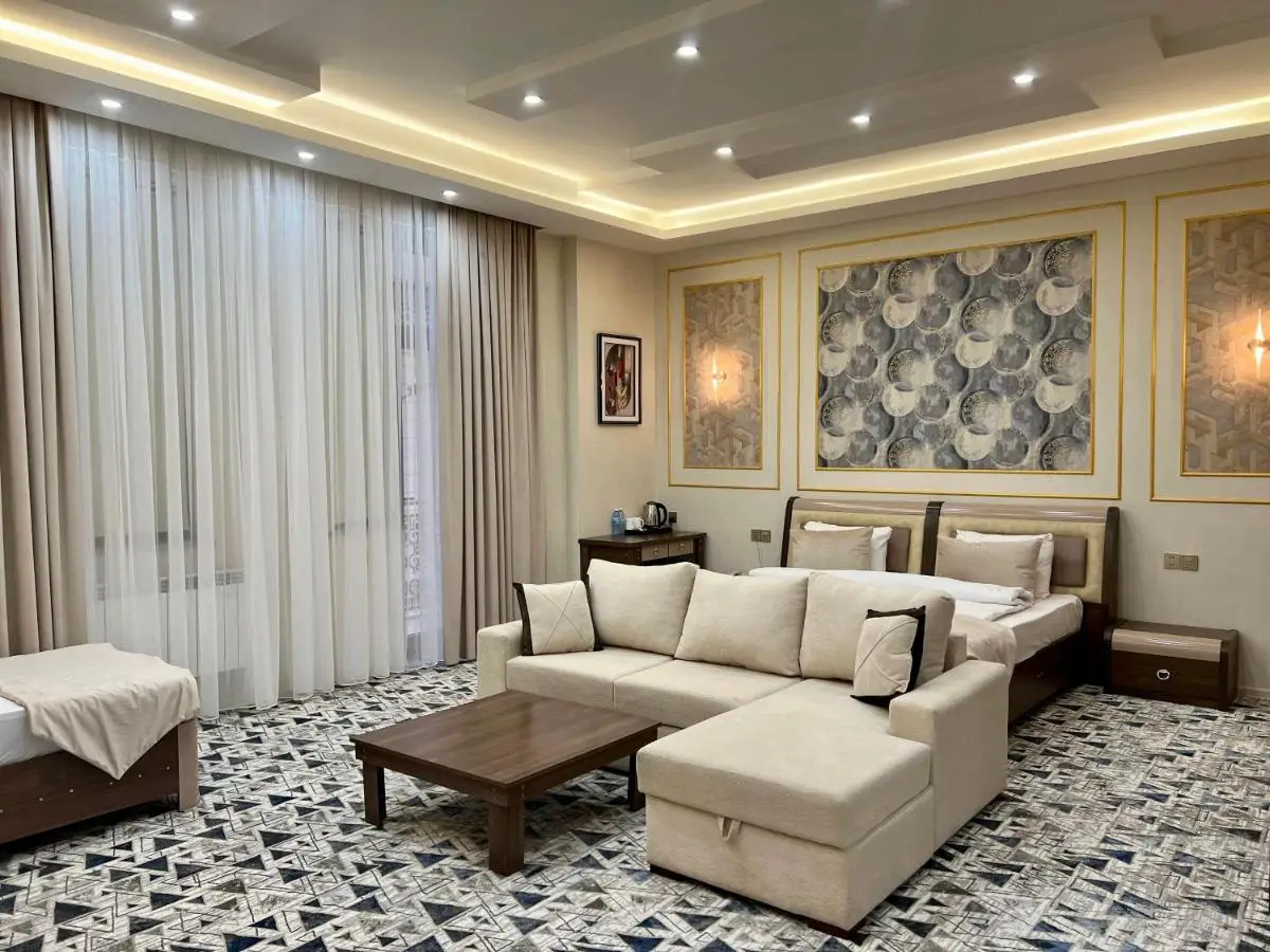 Royal Mansion Hotel