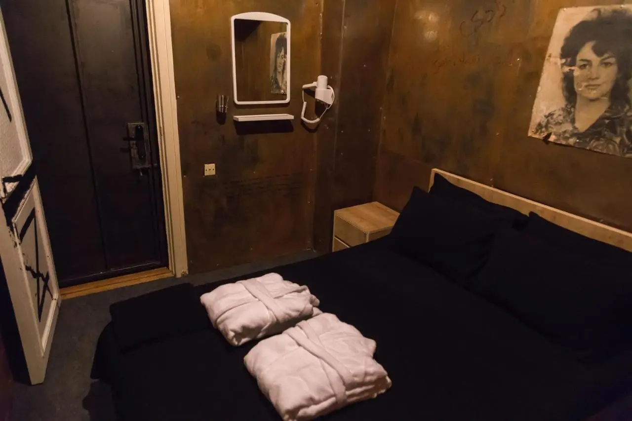 ALCATRAZ JAIL-HOSTEL
