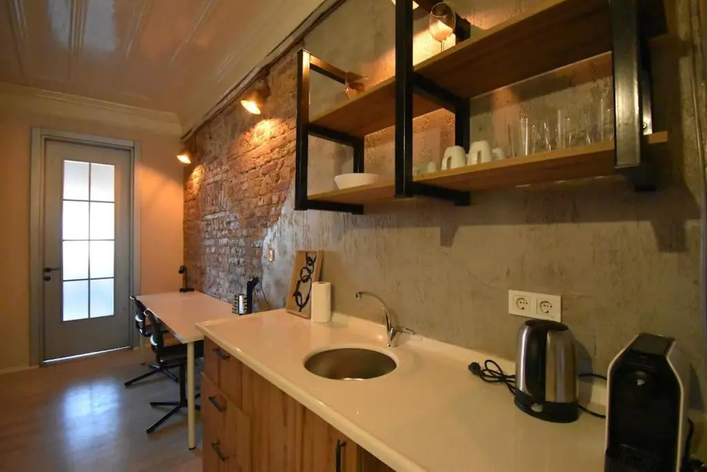 Stunning 6BR 4Bath near Tram