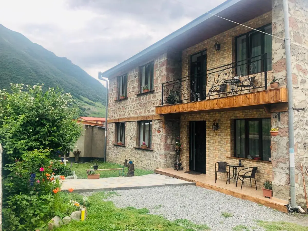 Ia's Guest House