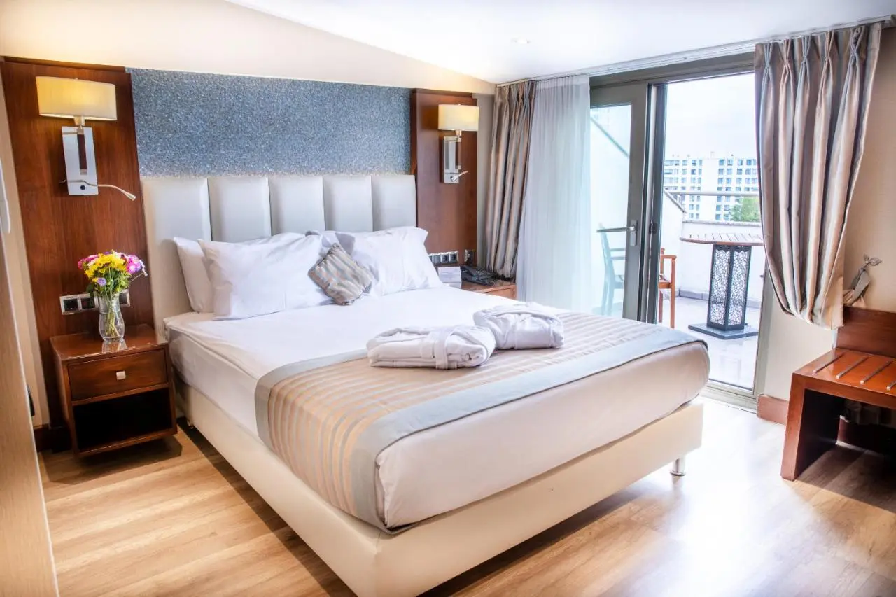 Grand Aras Hotel & Suites