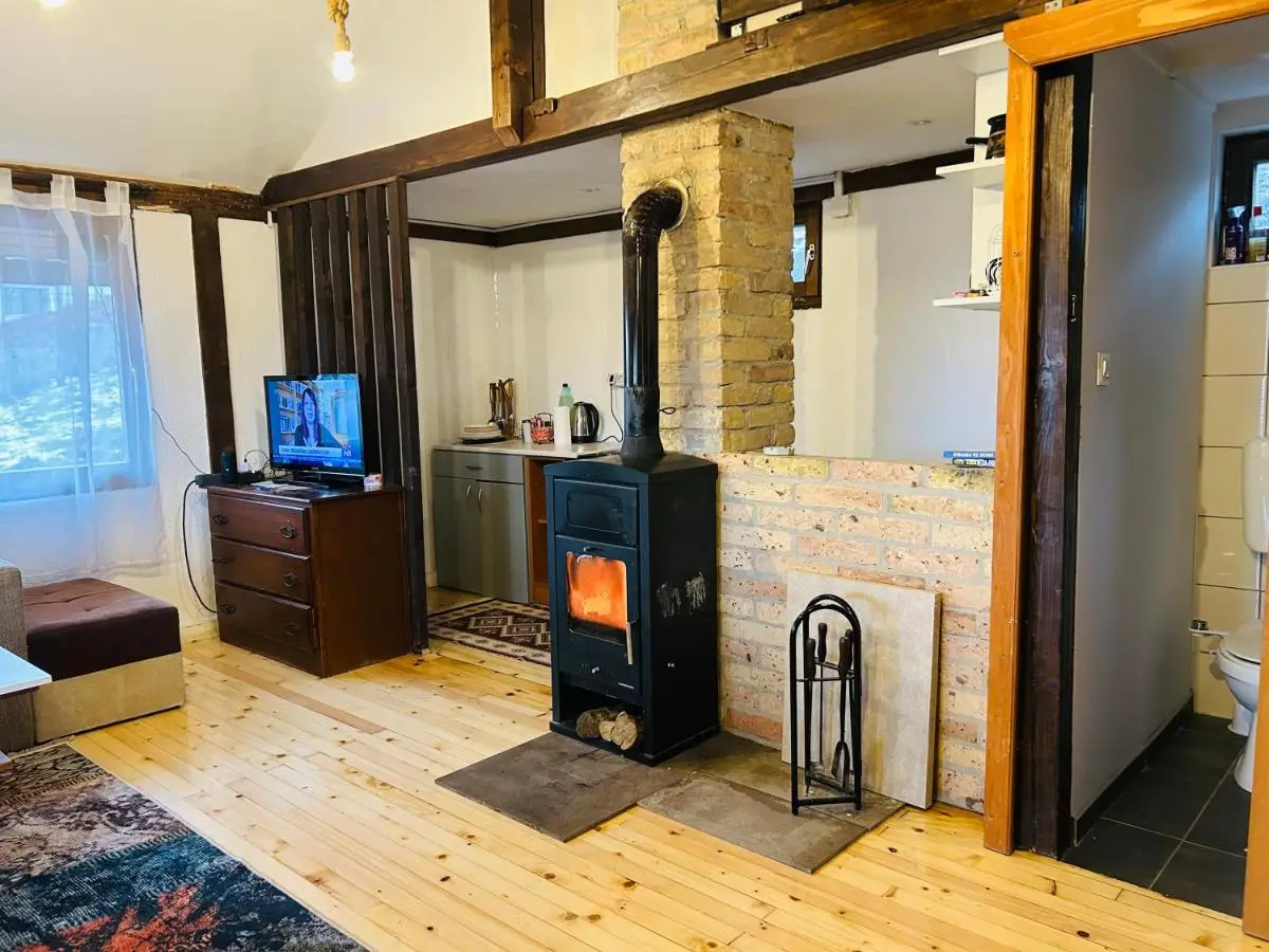 Log cabin
