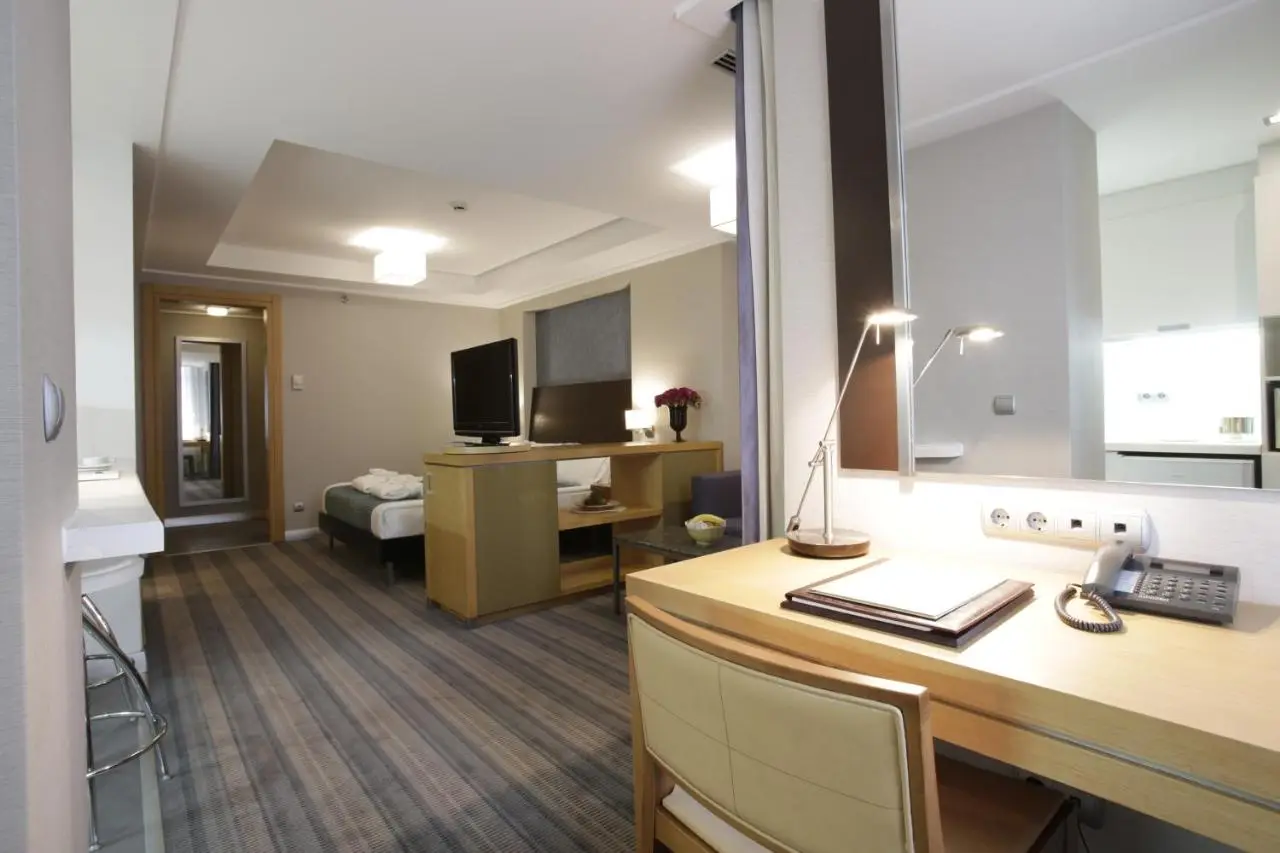 Housez Suites & Apartments Special Class