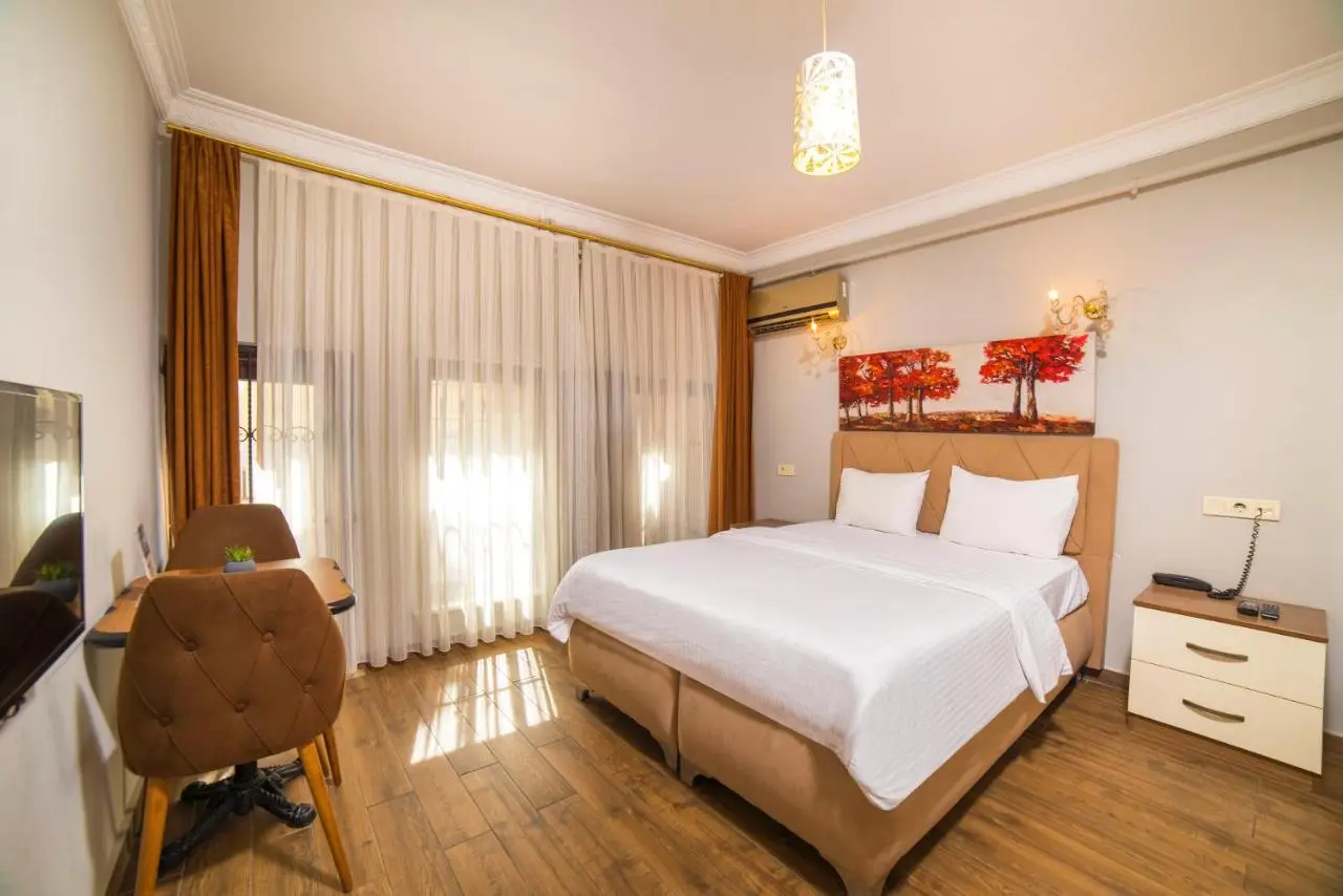 Zendy Suite Hotel