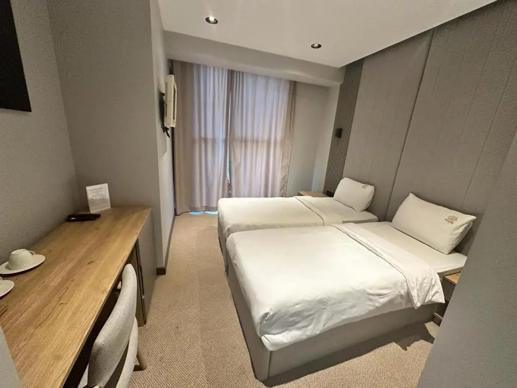 SHERLOCK HOMES HOTELS