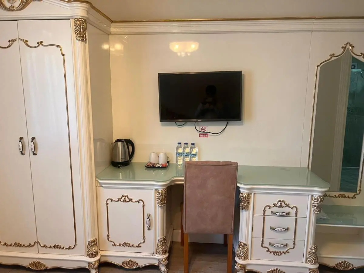 Best Town Hotel
