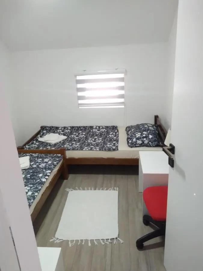 Holiday House White Hill