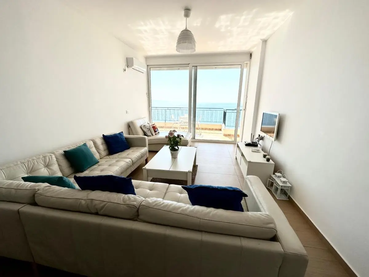 K&T Infinity View Seaside Apartment