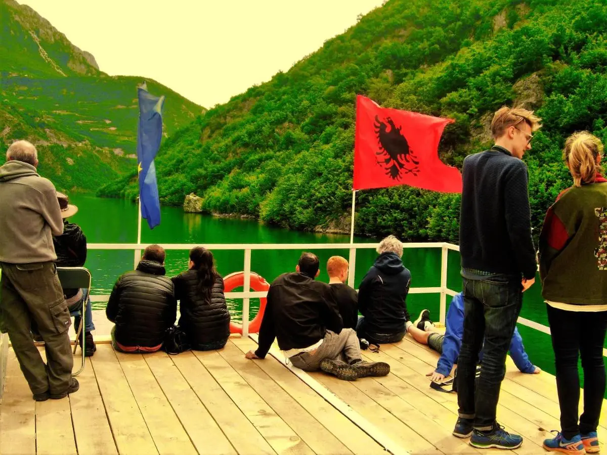 Rozafa Ferry & Accommodation