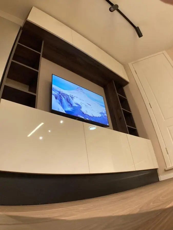 A cozy and comfortable semi-basement apartment
