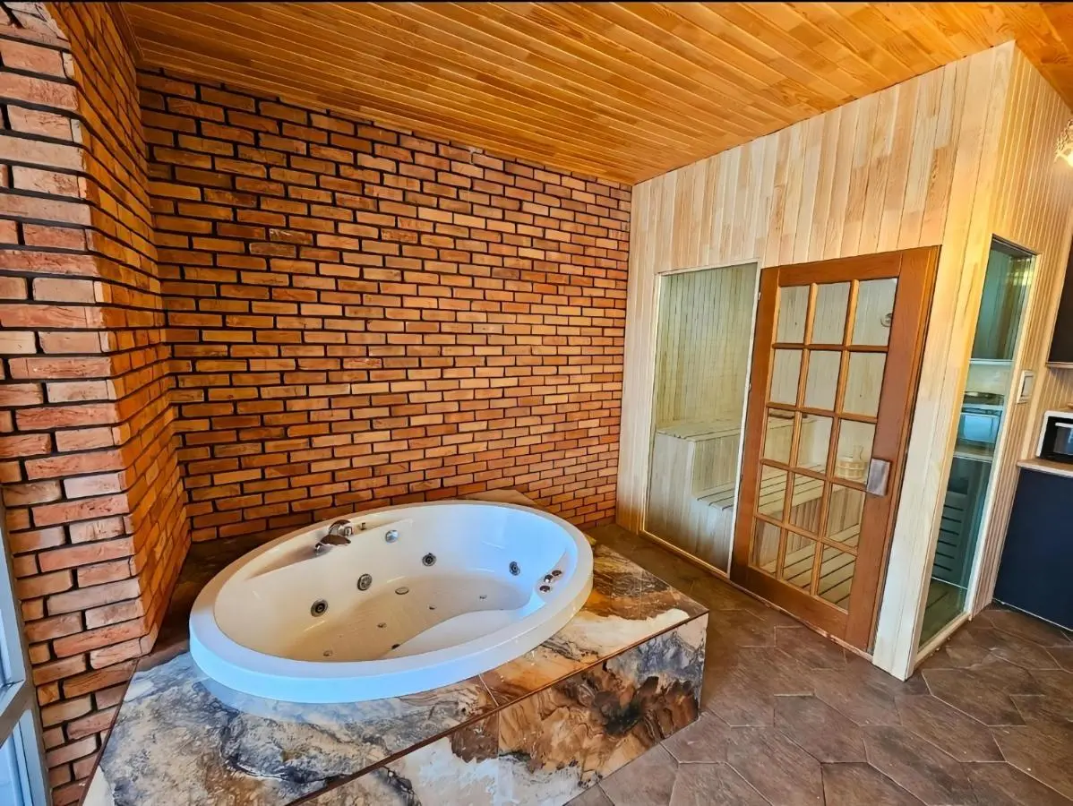 Trigon Villa Family , HOT POOL ,SAUNA,JACUZZI