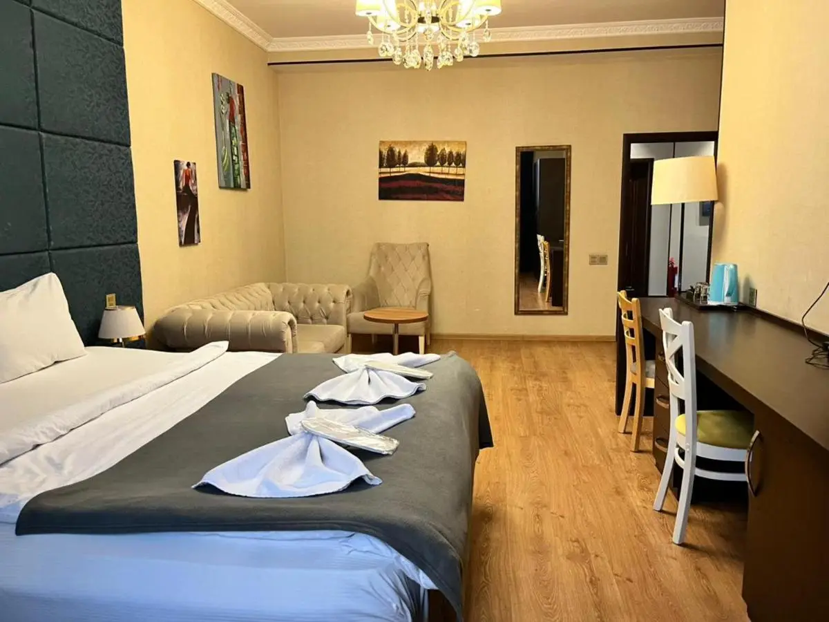 Family Golden Street Hotel