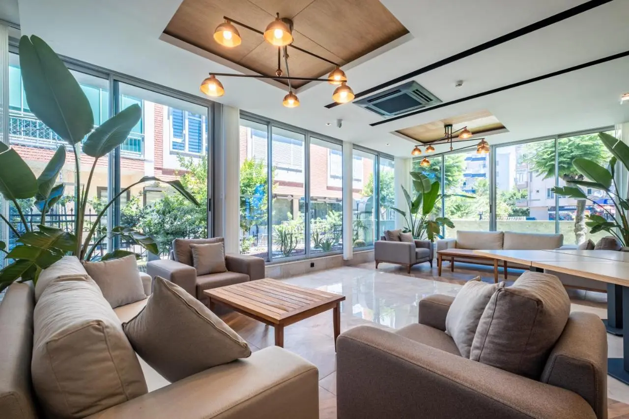 PEARLY HOTEL