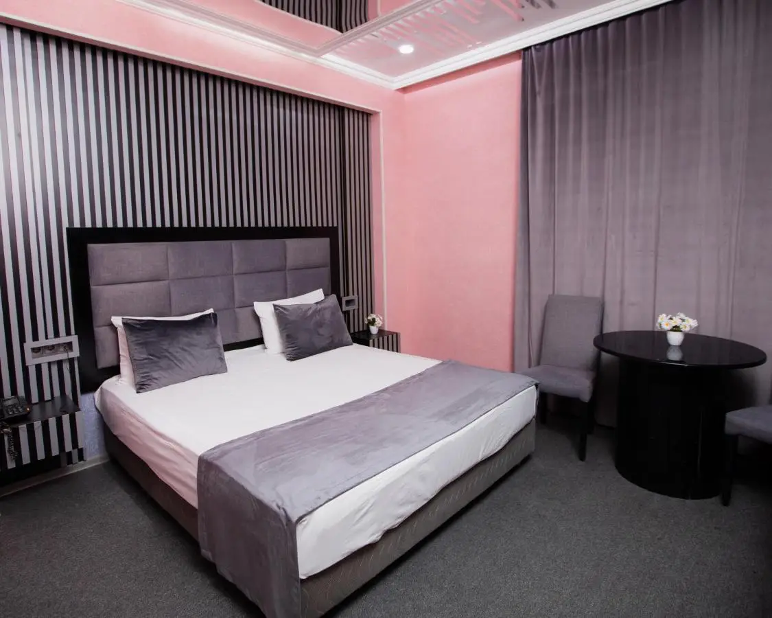 Corniche White City Hotel