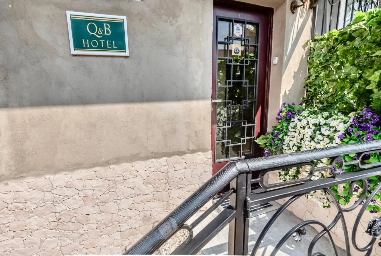 Q&B Boutique House