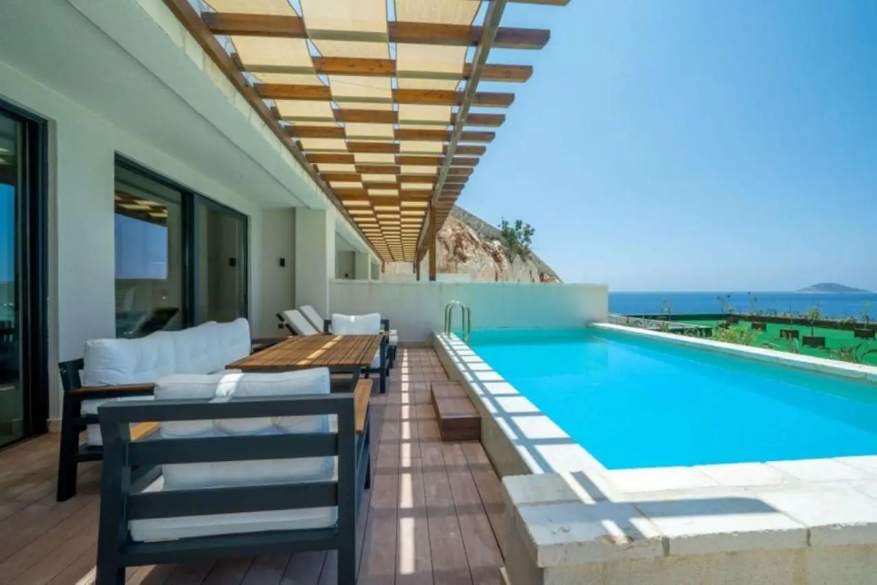 Lures Hotel