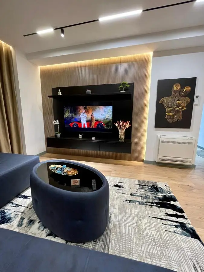 Queens Luxury Apartments Tirana