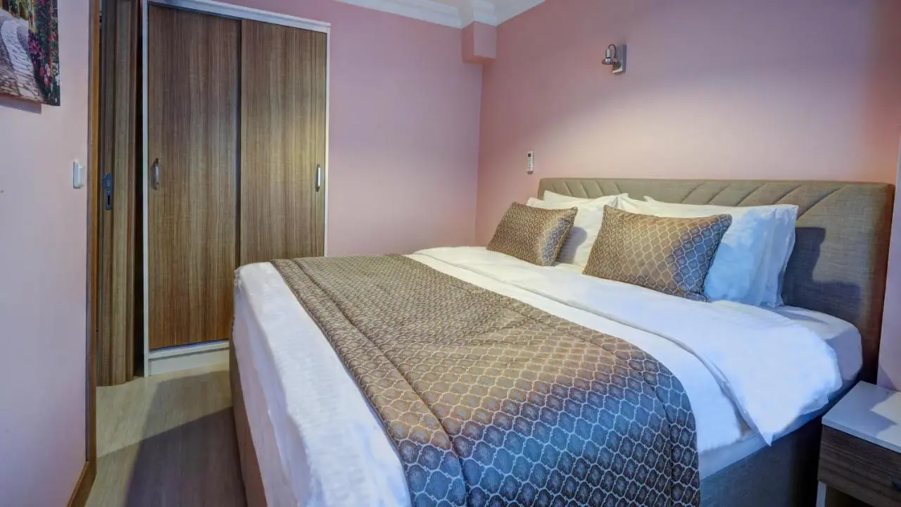 SEVEN ROSES APART HOTEL