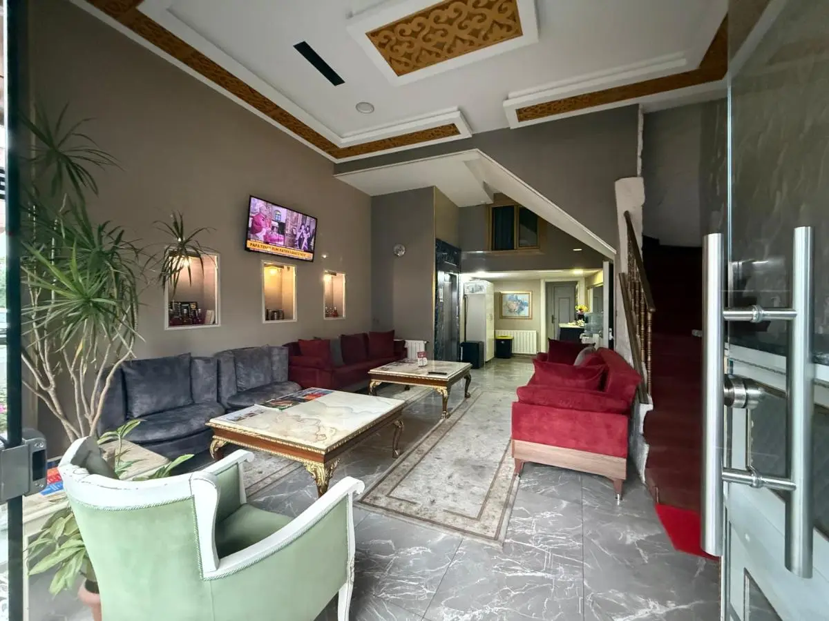 RHYTHM HOTEL