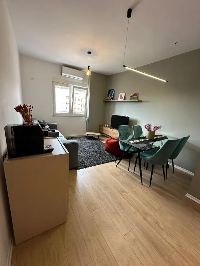 Urban Charm Apt With Jacuzzi