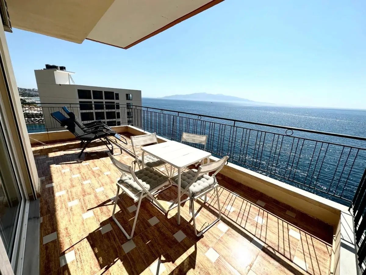 K&T Infinity View Seaside Apartment
