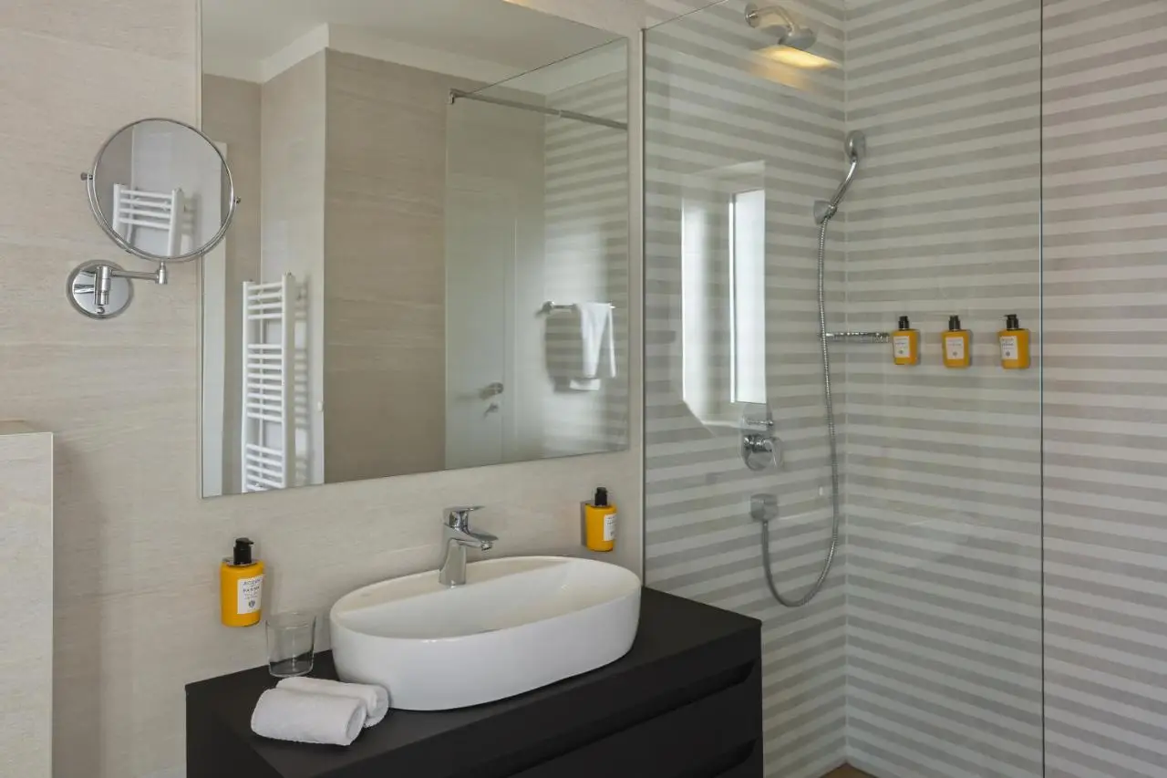 Apeiro City Avant-garde Hotel