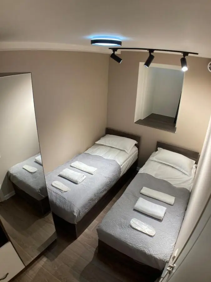 A cozy and comfortable semi-basement apartment