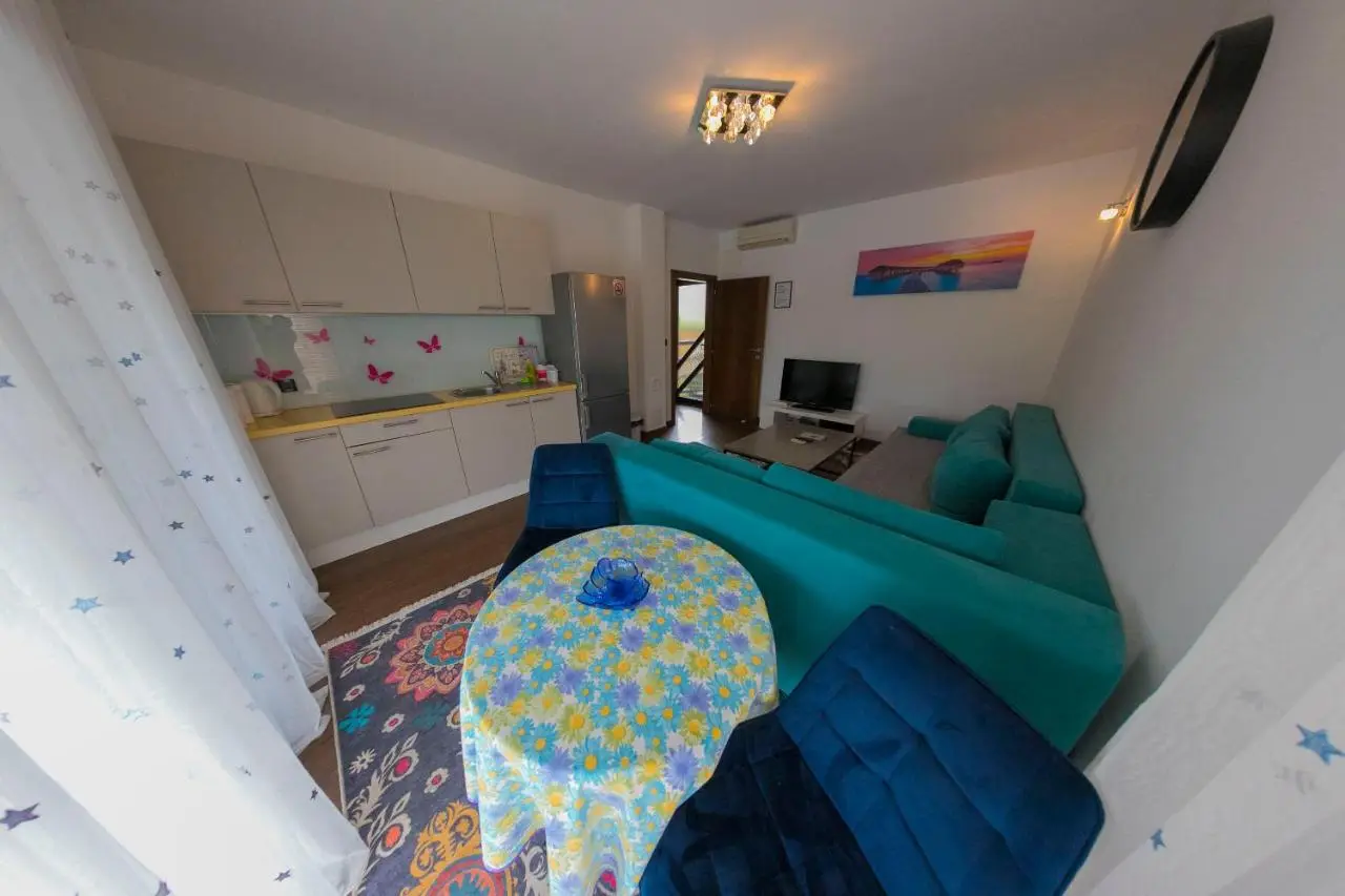 Holiday Homes Pozitiva