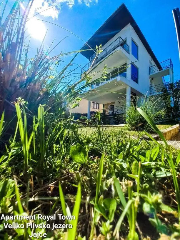 Royal Town Luxury with Panoramic View Wake up to breathtaking lake views and pure tranquility