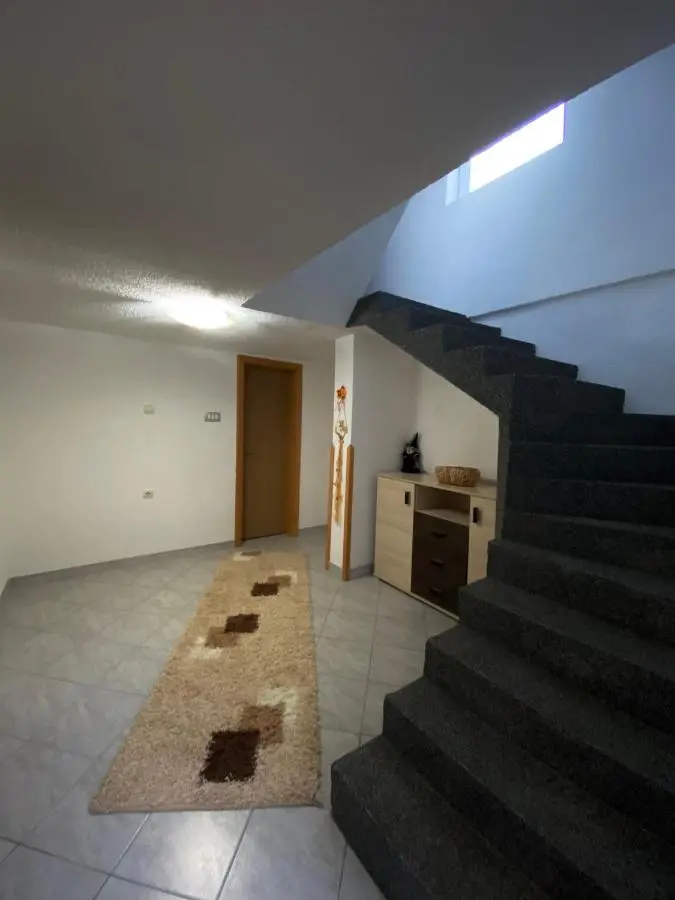 Anes House