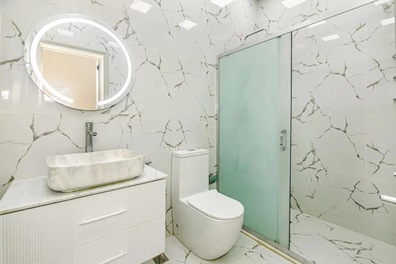 WHITE Luxury Apartment in Nizami street