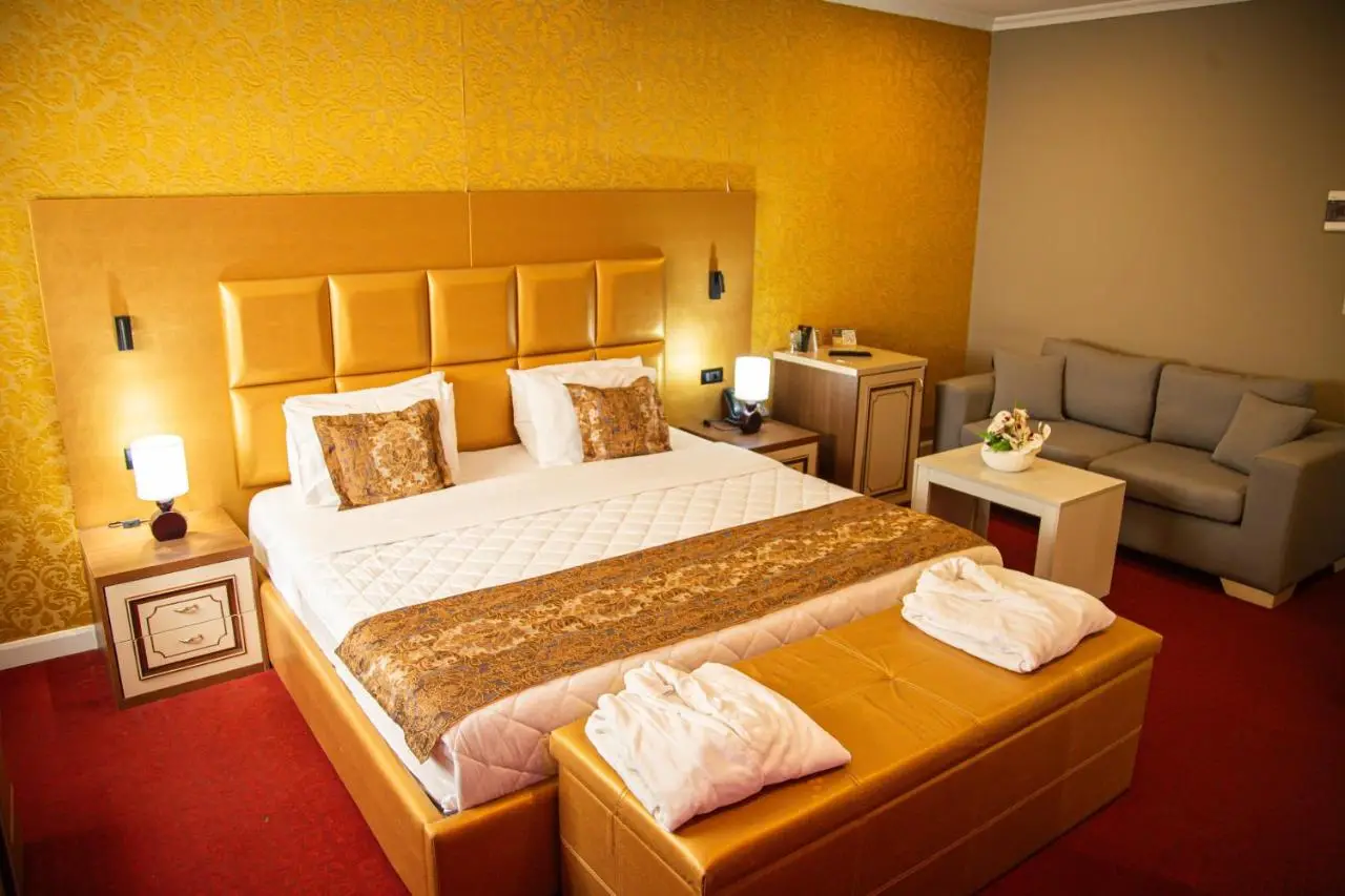 Hotel Deluxe