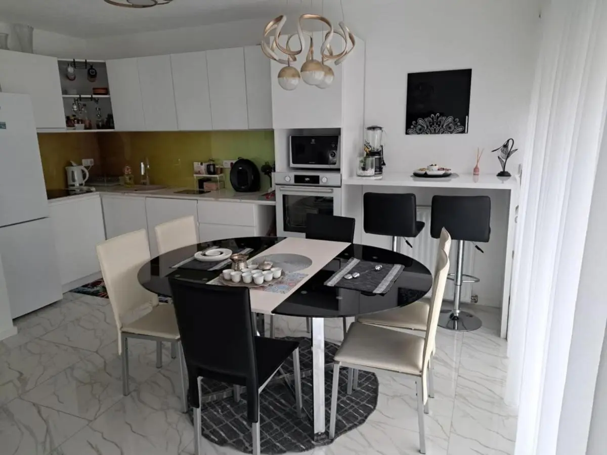 AM Una Lux House