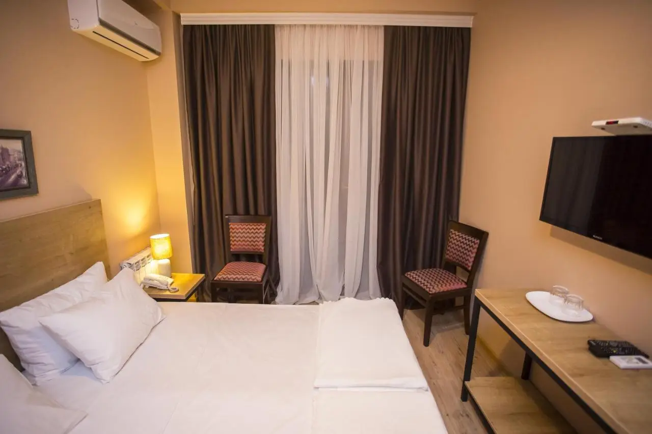 Hotel N16