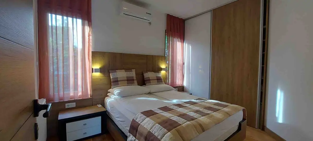 Villa Wood & Green Pool & Spa Residence