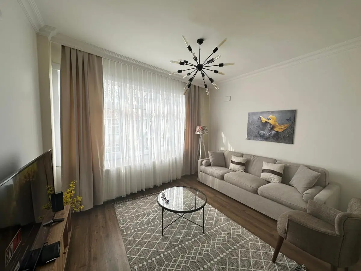 Center of city in Beşiktaş 2 plus 1 with 2 Bathroom and 3 Air Conditioner