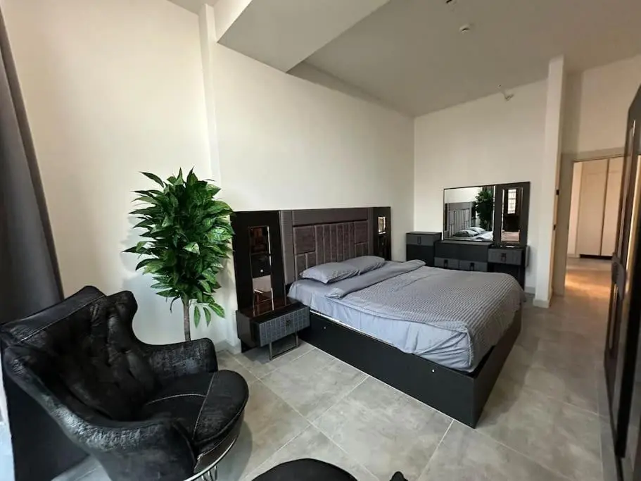 Elegant 2 bedroom apt Sinpas queen gym pools