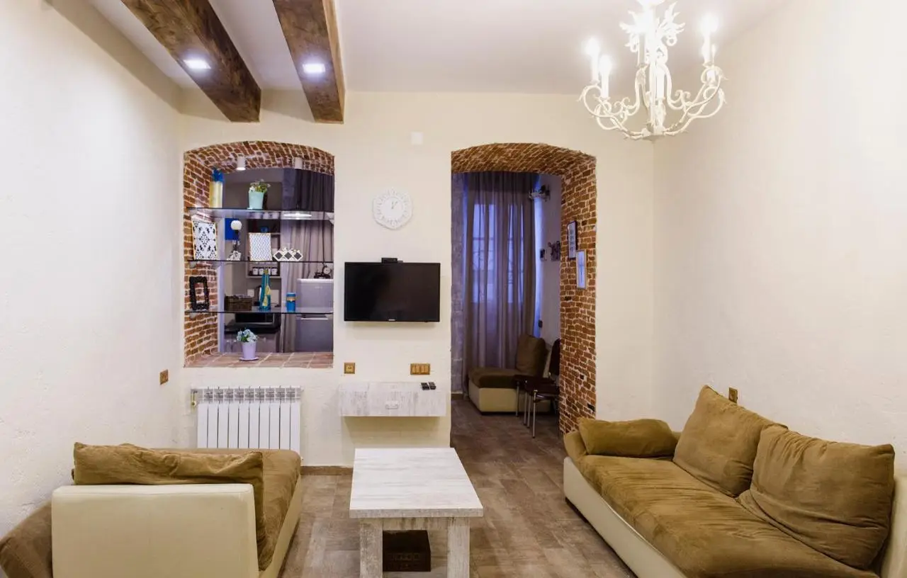 Quiet Authentic Courtyard House Old Tbilisi