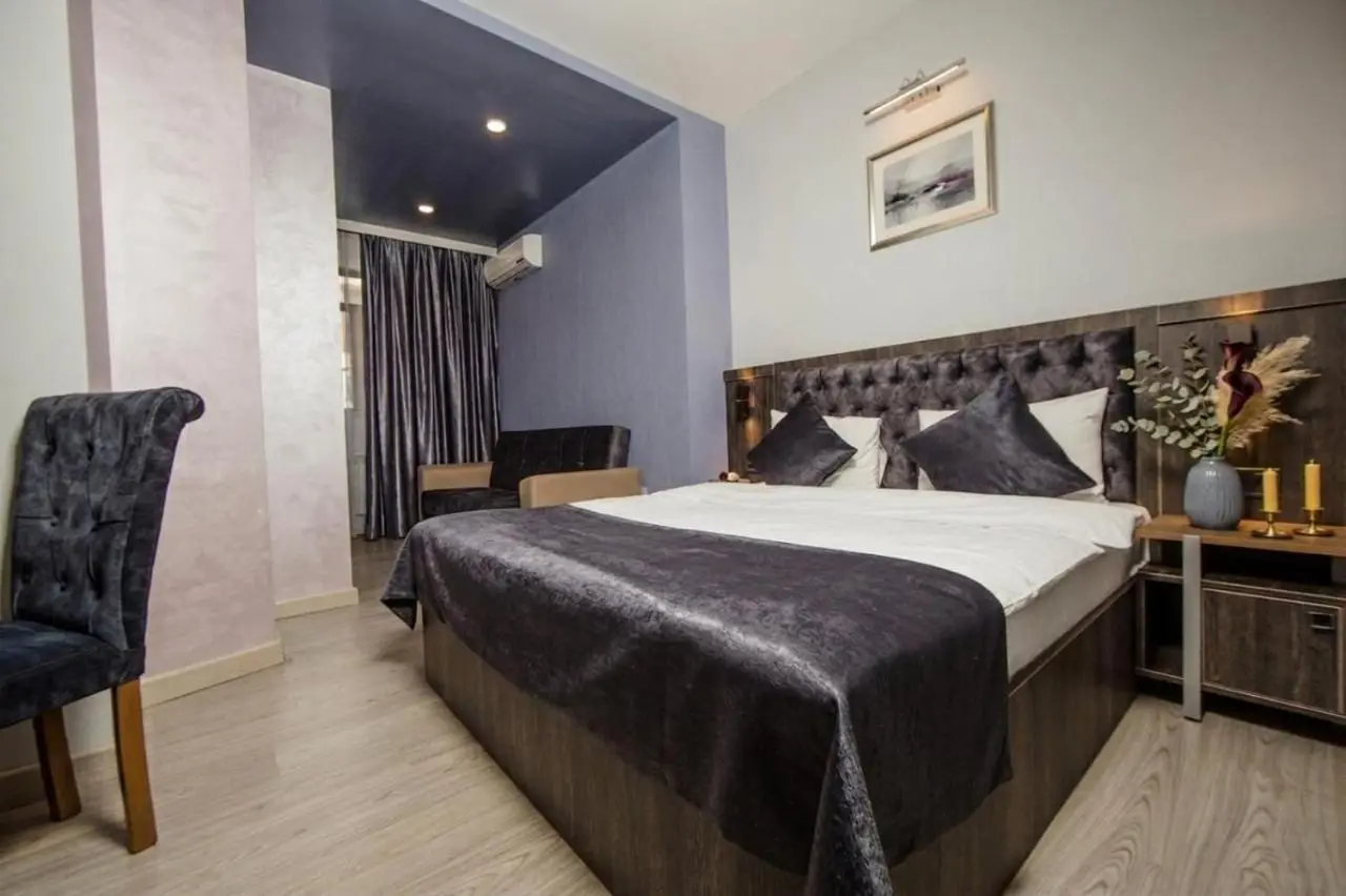 Passage Hotel & Apartments