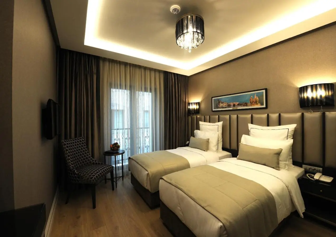 Le Petit Palace Hotel - Special Category