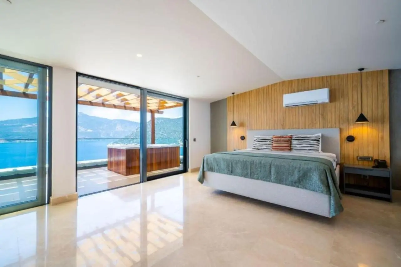 Lures Hotel