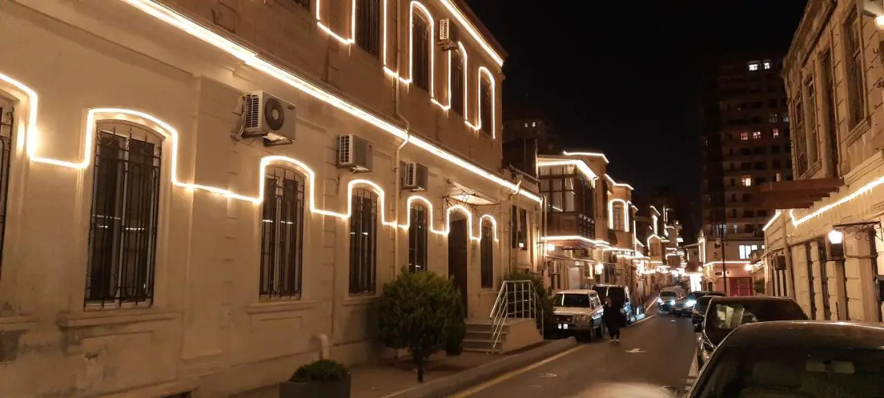 Spacious Apartment in Center, near Nizami st, Fountain Square and Sahil Metro Station