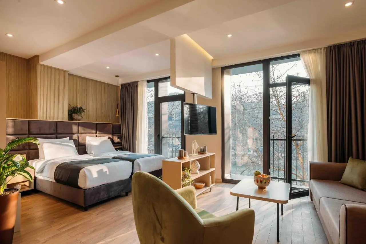 Hotel Monday by DNT Group