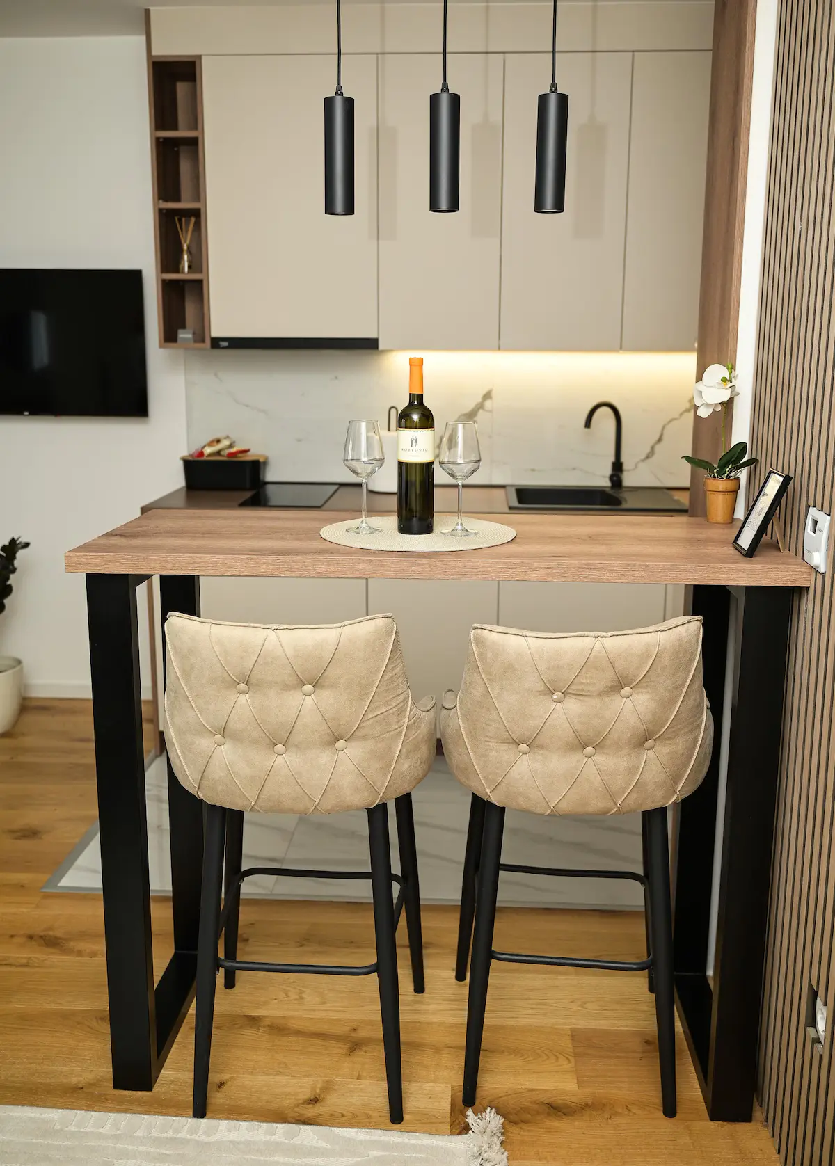 Stylish Apartment + Garage/Near Airport & Sarajevo