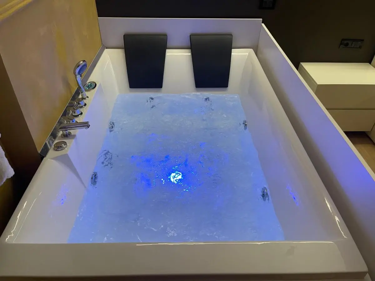 Luxury Jacuzzi Suite- Astir,Tirana
