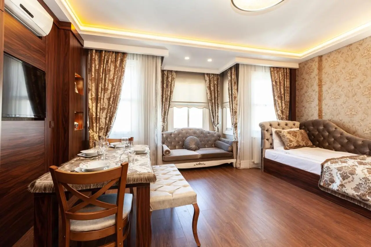 Rose Mansion by Otantik Suites