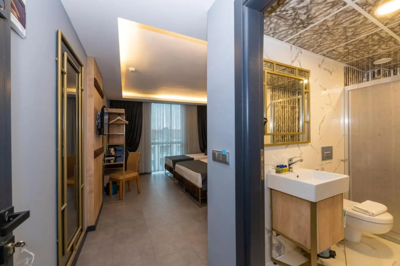 Fly And Stay Airport Hotel